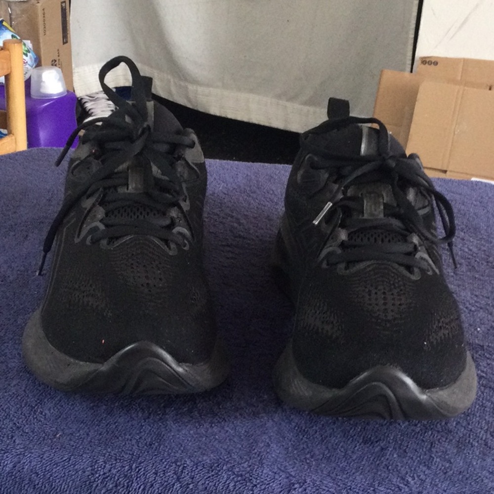 Men's All-Black Athletic Mesh Sneakers